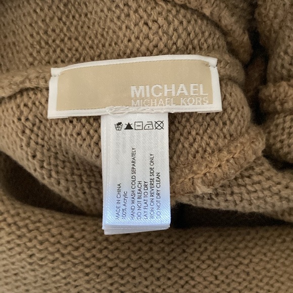 Michael Kors Winter Hat and Glove Set - Picture 3 of 4